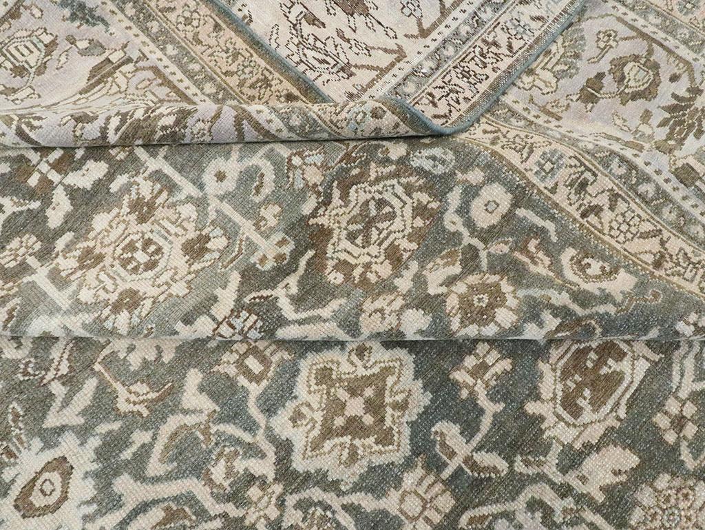 Tapis persan Malayer rustique de taille réduite du milieu du 20e siècle en vert et violet en vente 1