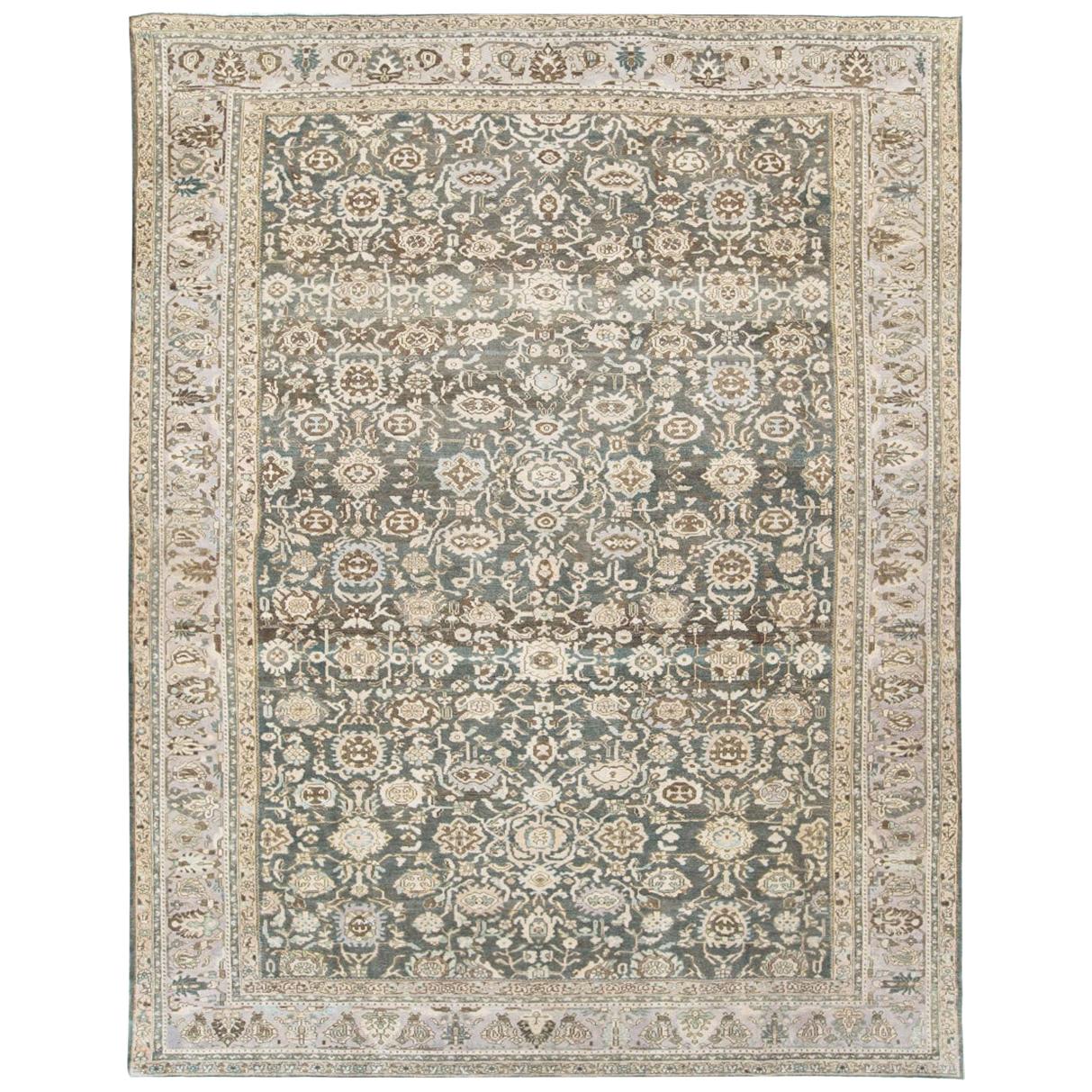 Tapis persan Malayer rustique de taille réduite du milieu du 20e siècle en vert et violet en vente