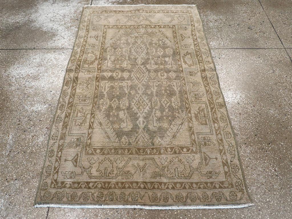 Un tapis vintage persan Malayer fait à la main au milieu du 20e siècle.

Mesures : 3' 2