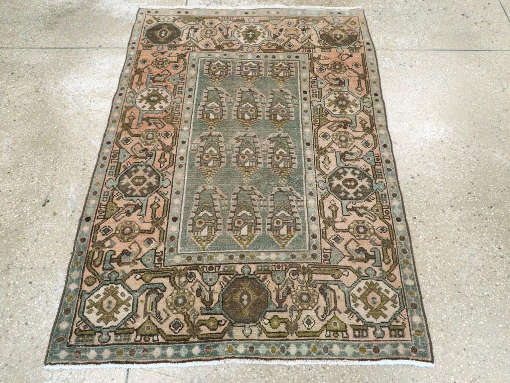 Ein alter persischer Malayer-Teppich, handgefertigt Mitte des 20. Jahrhunderts.

Maße: 3' 4