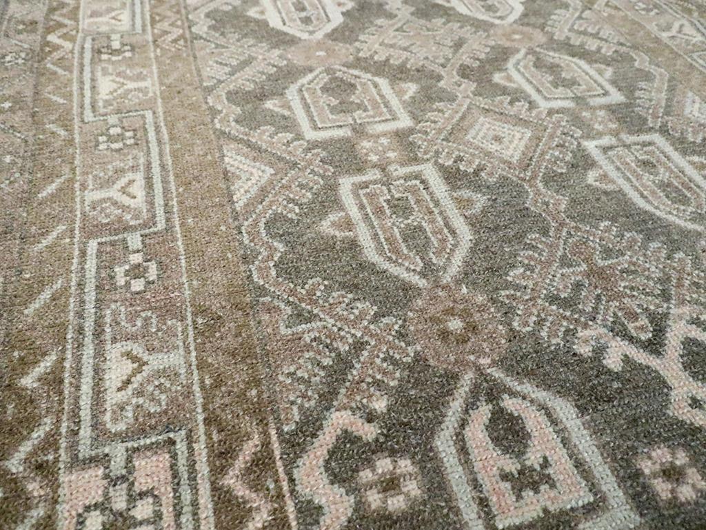 Perse Tapis persan Malayer du milieu du 20e siècle en vente