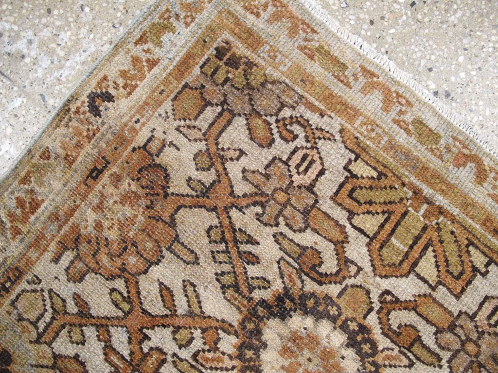 Annodato a mano Tappeto persiano Malayer della metà del XX secolo in vendita