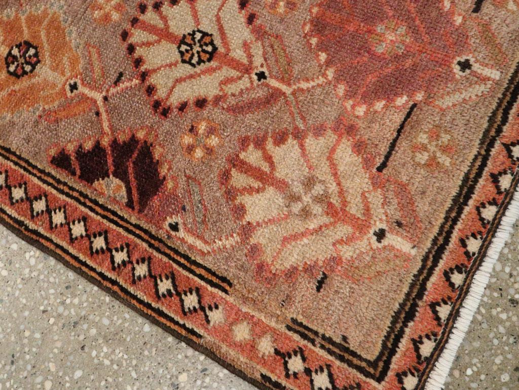 Alfombra persa Malayer de mediados del siglo XX en Excelente estado para la venta en New York, NY