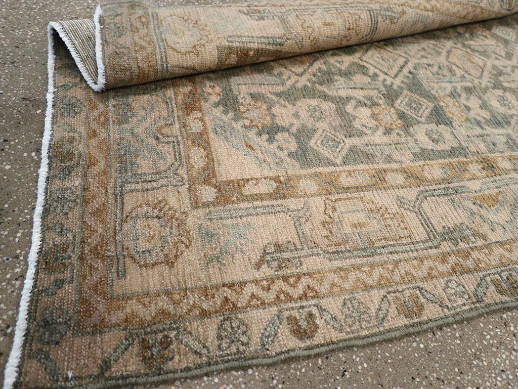 Tapis persan Malayer du milieu du 20e siècle en vente 1