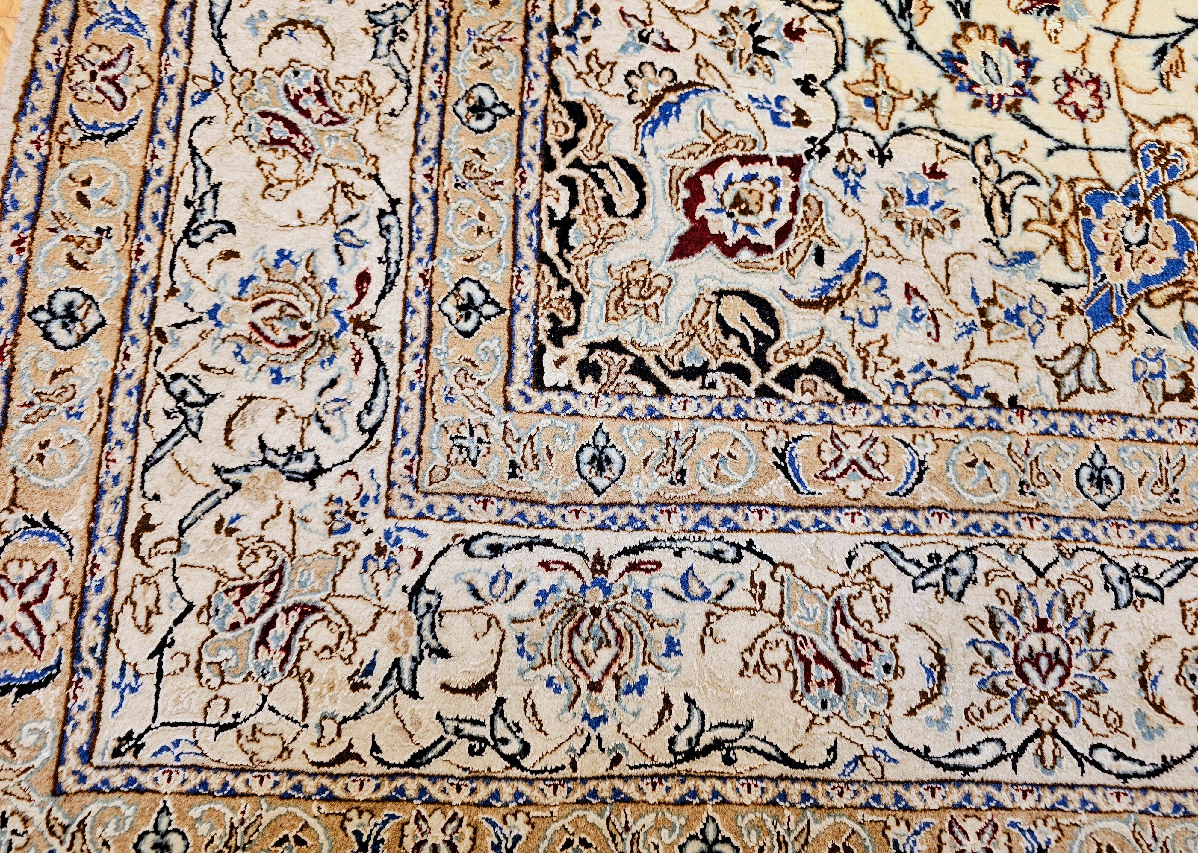 Persischer Nain-Teppich aus der Mitte des 20. Jahrhunderts, elfenbeinfarben, blau mit Seidenakzenten im Angebot 5