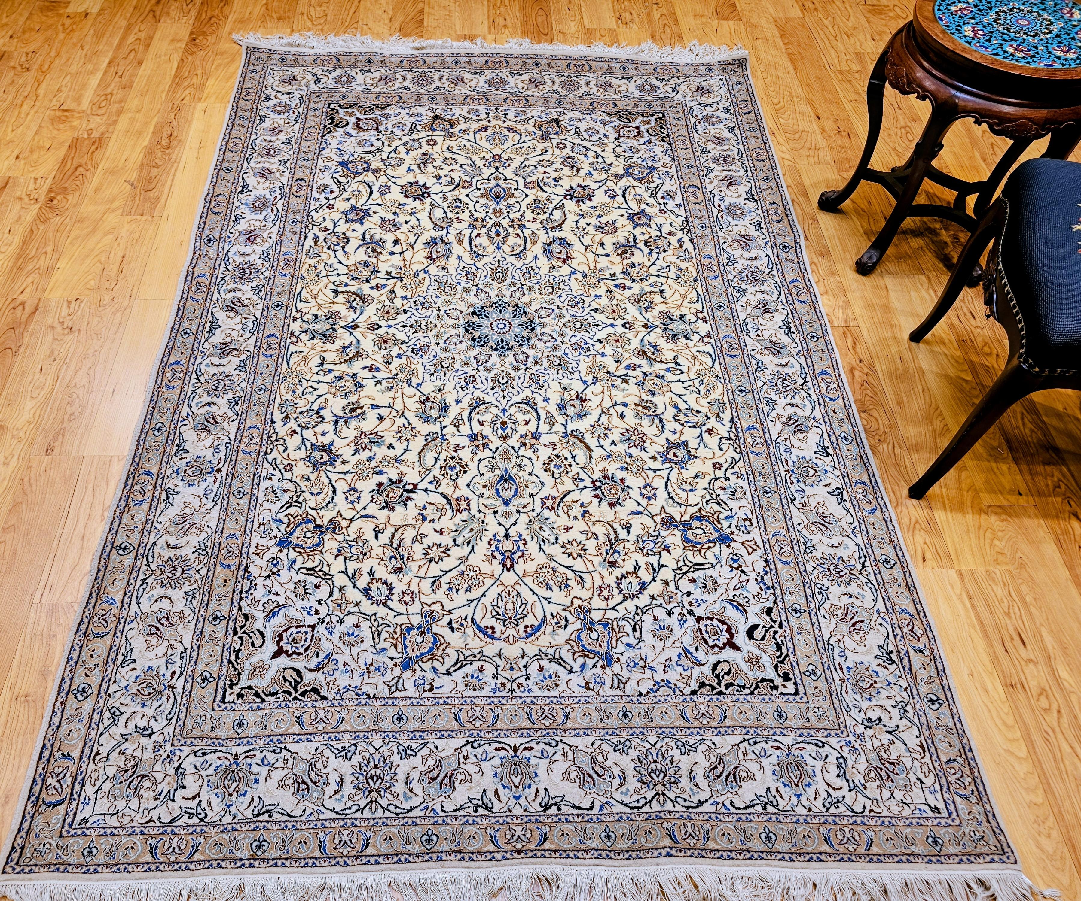 Persischer Nain-Teppich aus der Mitte des 20. Jahrhunderts, elfenbeinfarben, blau mit Seidenakzenten im Angebot 11