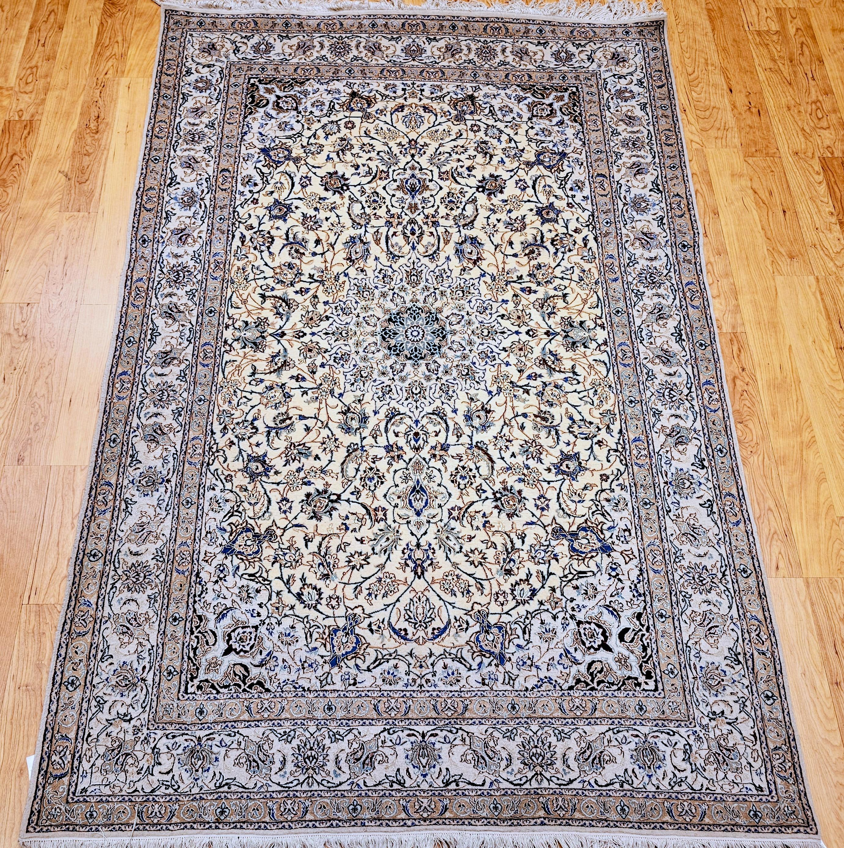 Persischer Nain-Teppich aus der Mitte des 20. Jahrhunderts, elfenbeinfarben, blau mit Seidenakzenten im Angebot 12