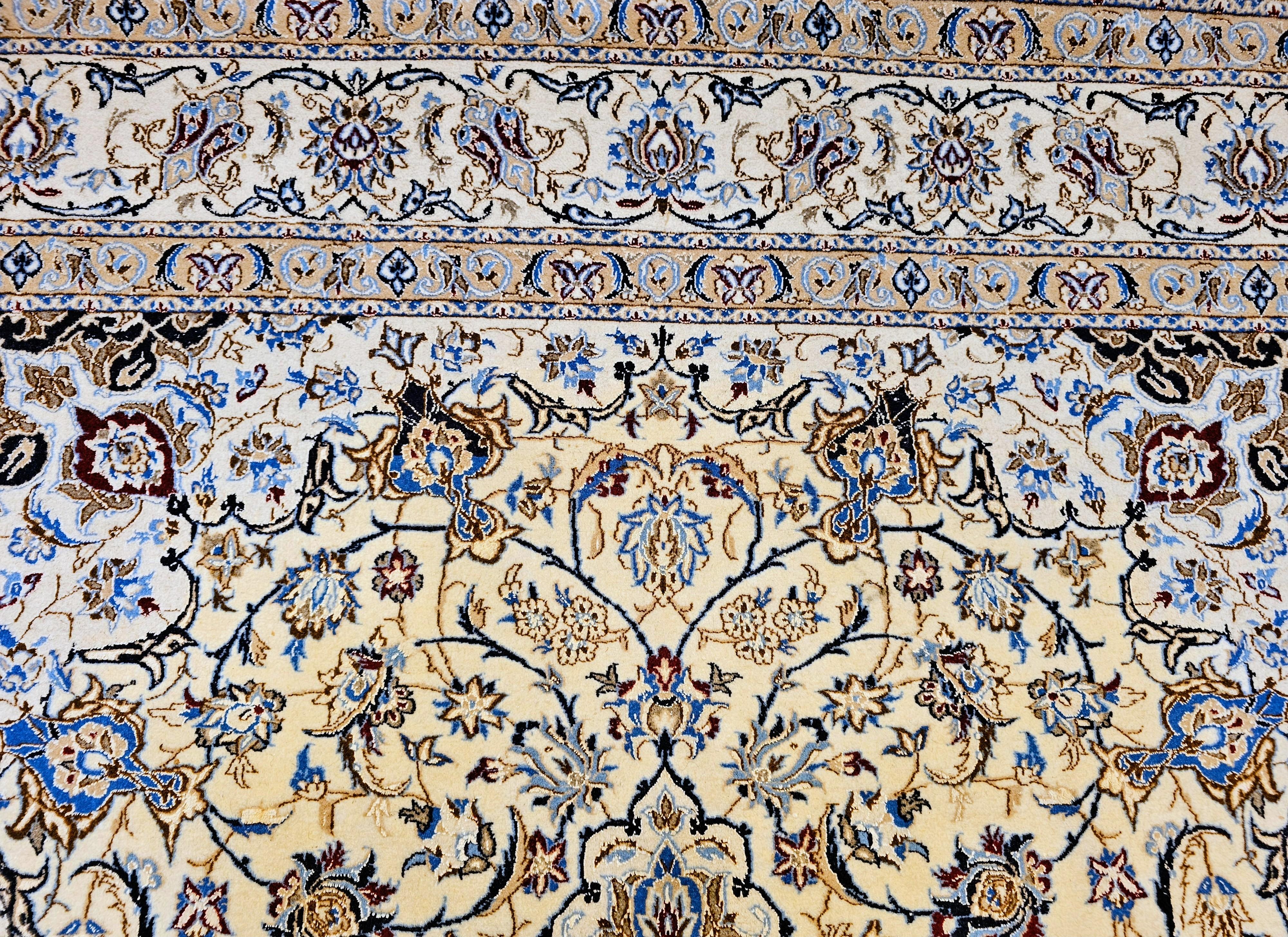 Persischer Nain-Teppich aus der Mitte des 20. Jahrhunderts, elfenbeinfarben, blau mit Seidenakzenten im Angebot 2