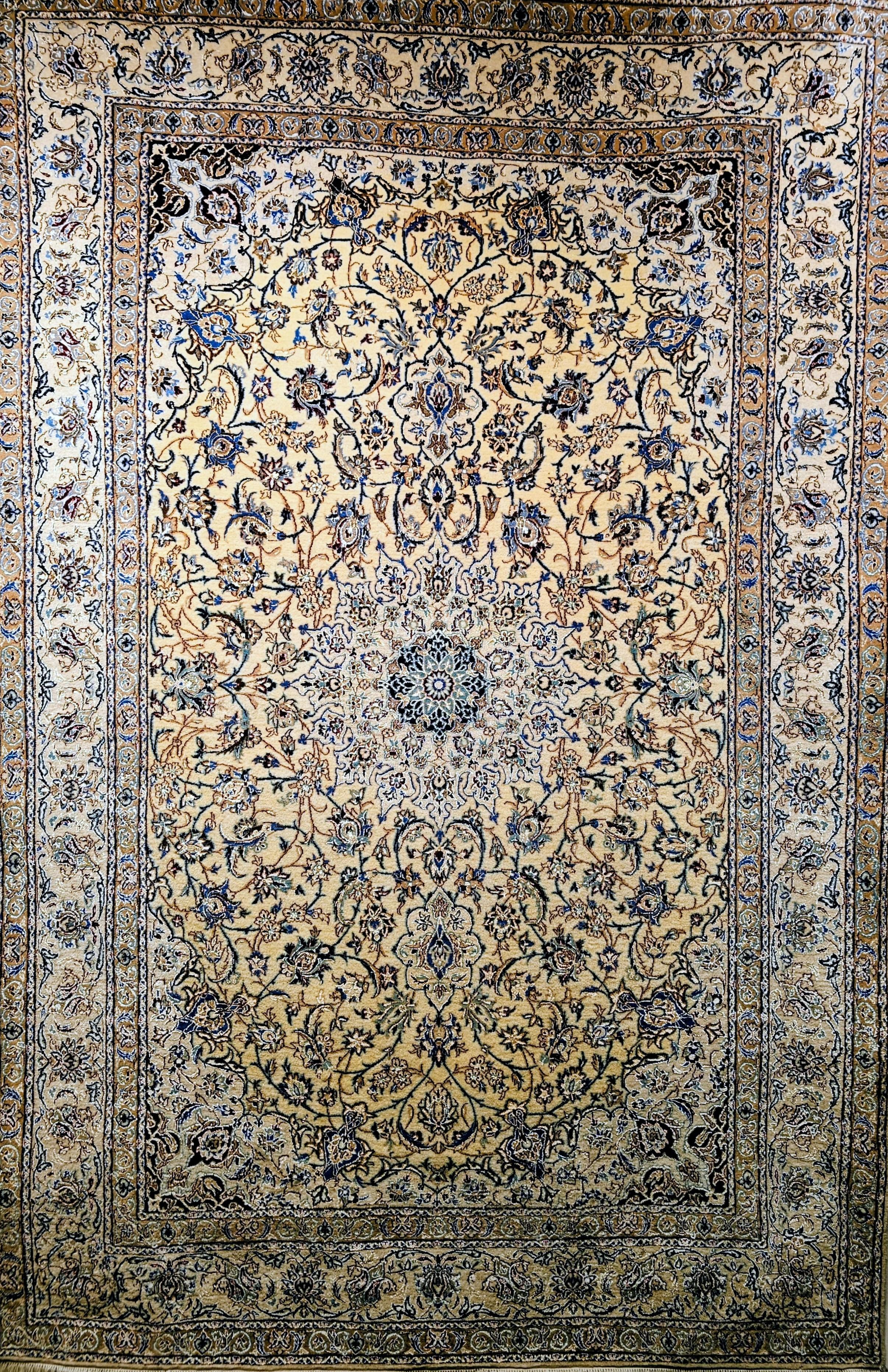 Persischer Nain-Teppich aus der Mitte des 20. Jahrhunderts, elfenbeinfarben, blau mit Seidenakzenten