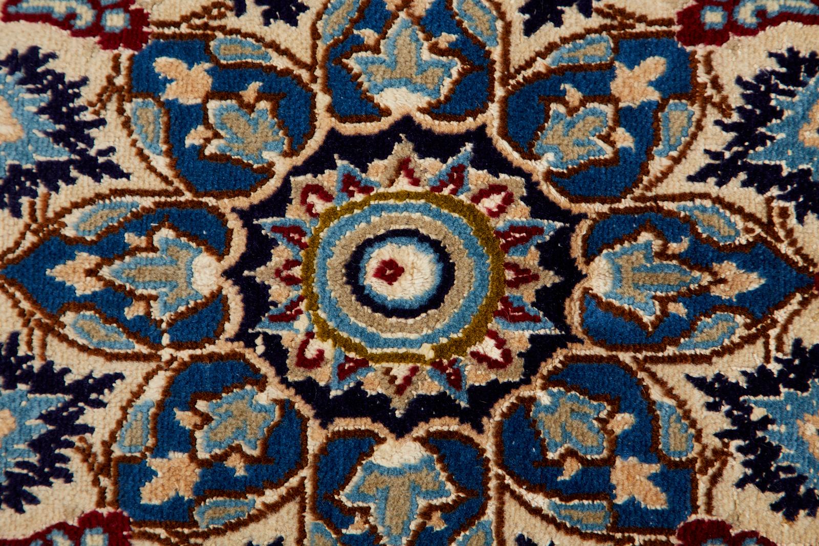 Persischer Nain-Teppich aus dem späten 20. im Angebot 5