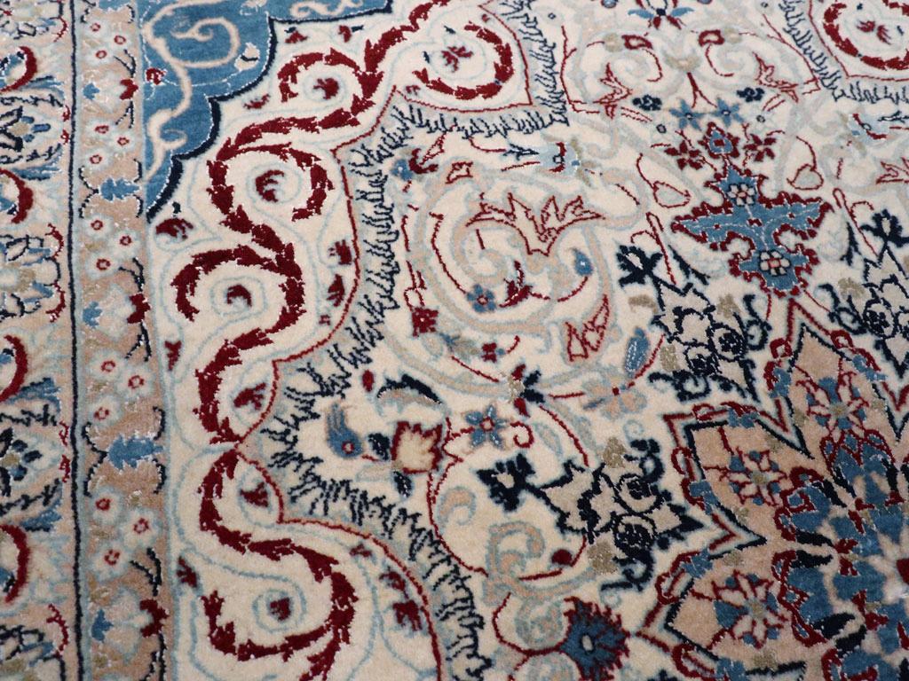 Alfombra Persa Nain de mediados del siglo XX en Excelente estado para la venta en New York, NY