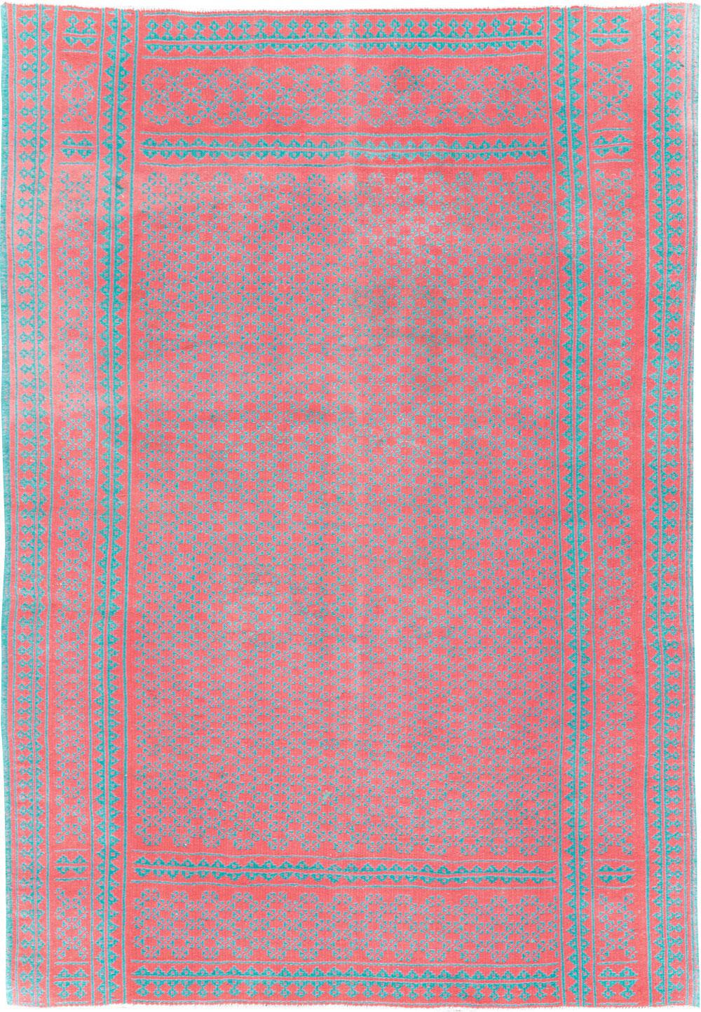 Ein Vintage Persian Reversible Flatweave Kilim Akzent Teppich handgefertigt während der Mitte des 20. Jahrhunderts.

Maße: 5' 8
