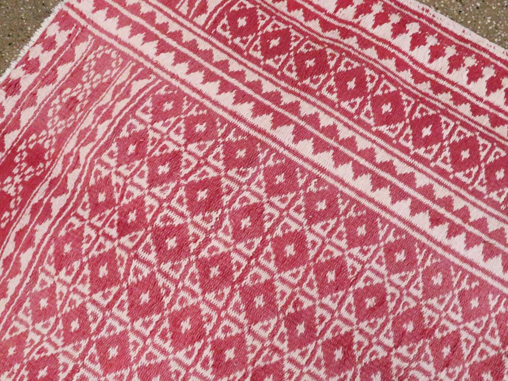 Tessuto a mano Tappeto persiano a trama piatta reversibile della metà del 20° secolo & Rug & Kilim in vendita