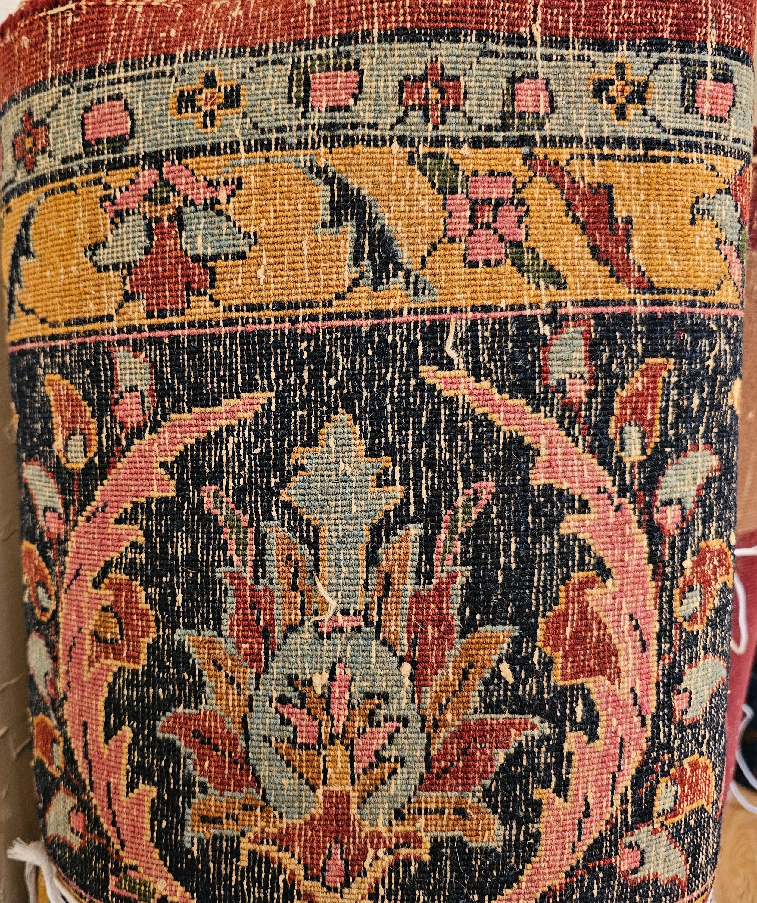 Persischer Sarouk-Teppich aus der Mitte des 20. Jahrhunderts mit floralem Allover-Muster in Rot, Marineblau und Rosa im Angebot 5