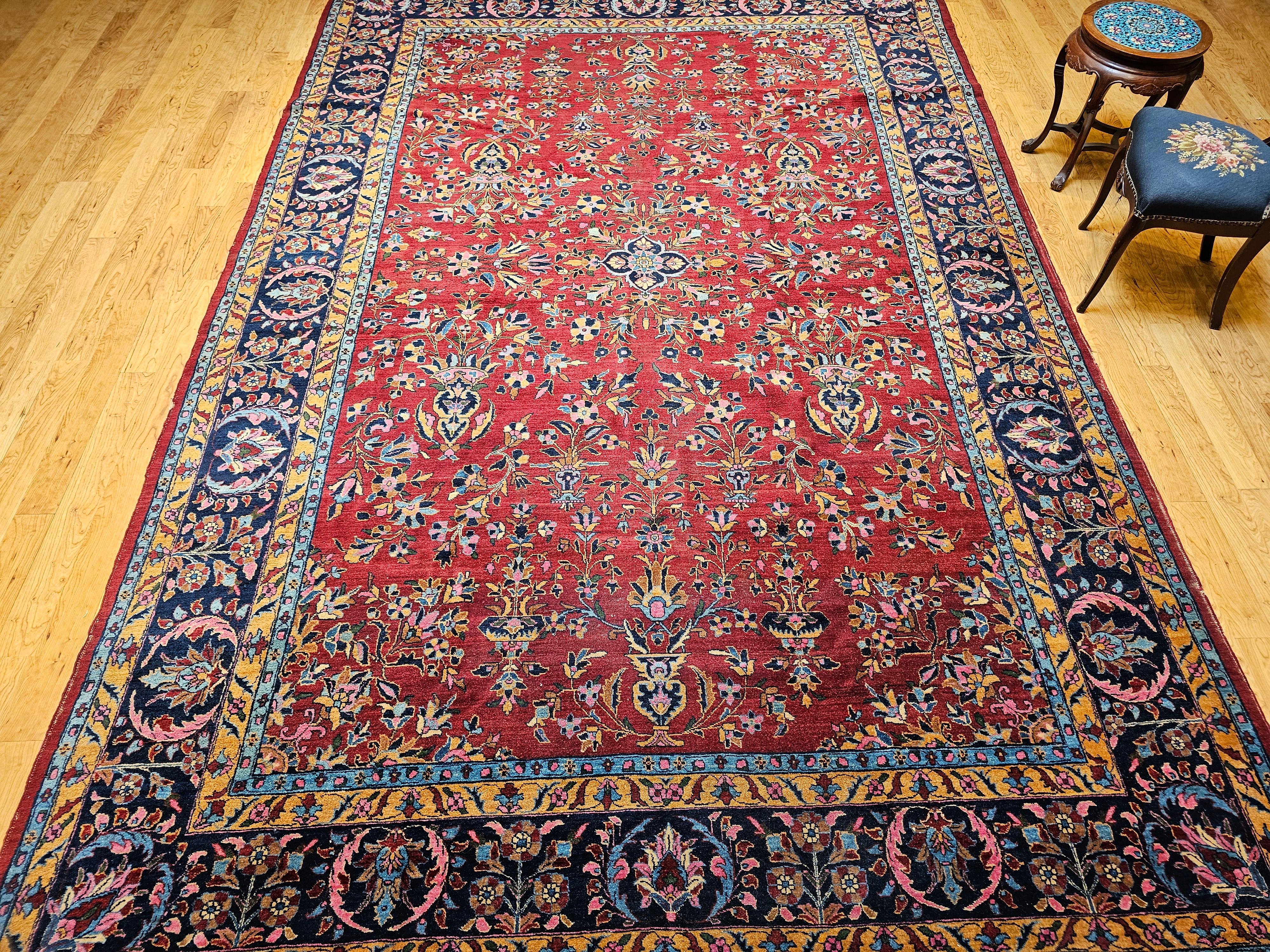 Persischer Sarouk-Teppich aus der Mitte des 20. Jahrhunderts mit floralem Allover-Muster in Rot, Marineblau und Rosa im Angebot 11