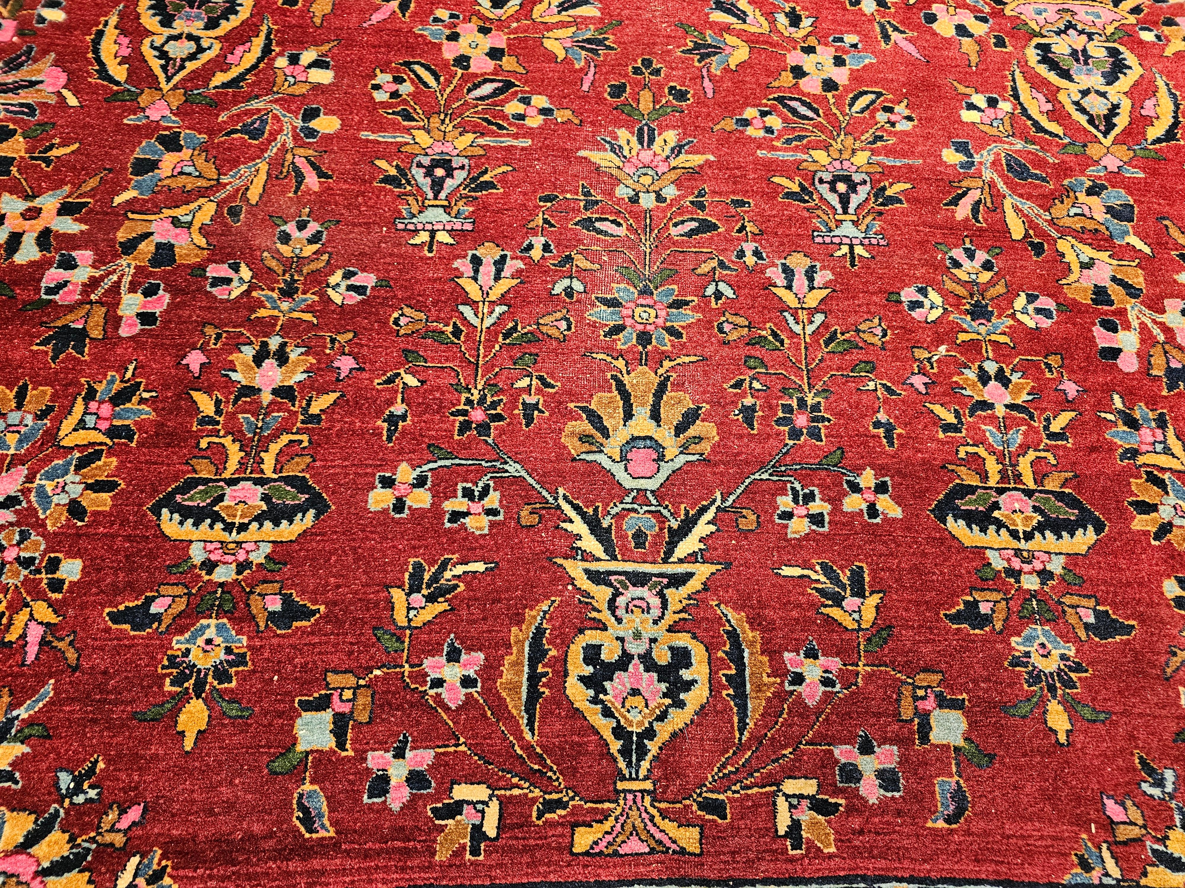 Persischer Sarouk-Teppich aus der Mitte des 20. Jahrhunderts mit floralem Allover-Muster in Rot, Marineblau und Rosa im Angebot 2