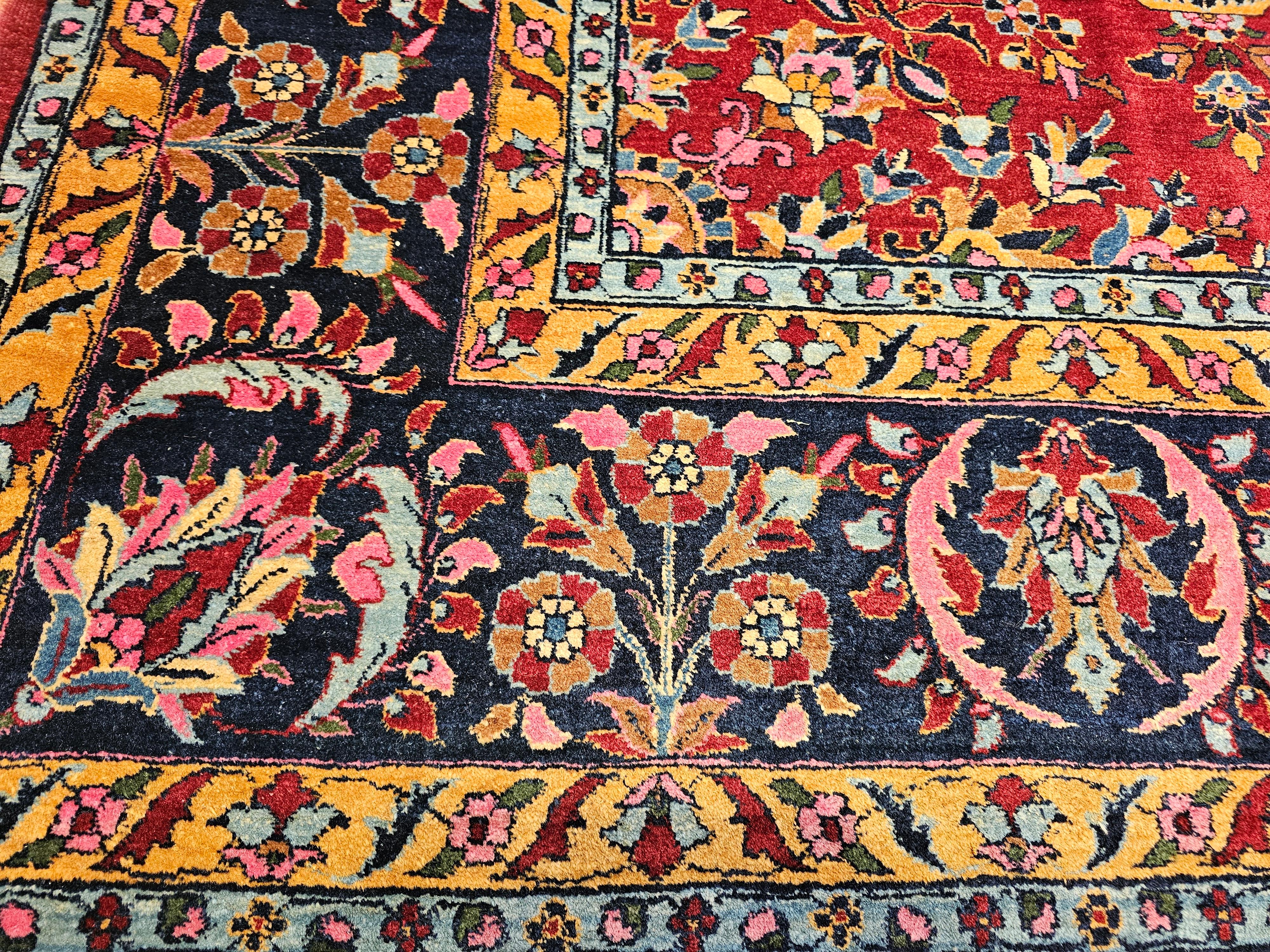 Persischer Sarouk-Teppich aus der Mitte des 20. Jahrhunderts mit floralem Allover-Muster in Rot, Marineblau und Rosa im Angebot 4