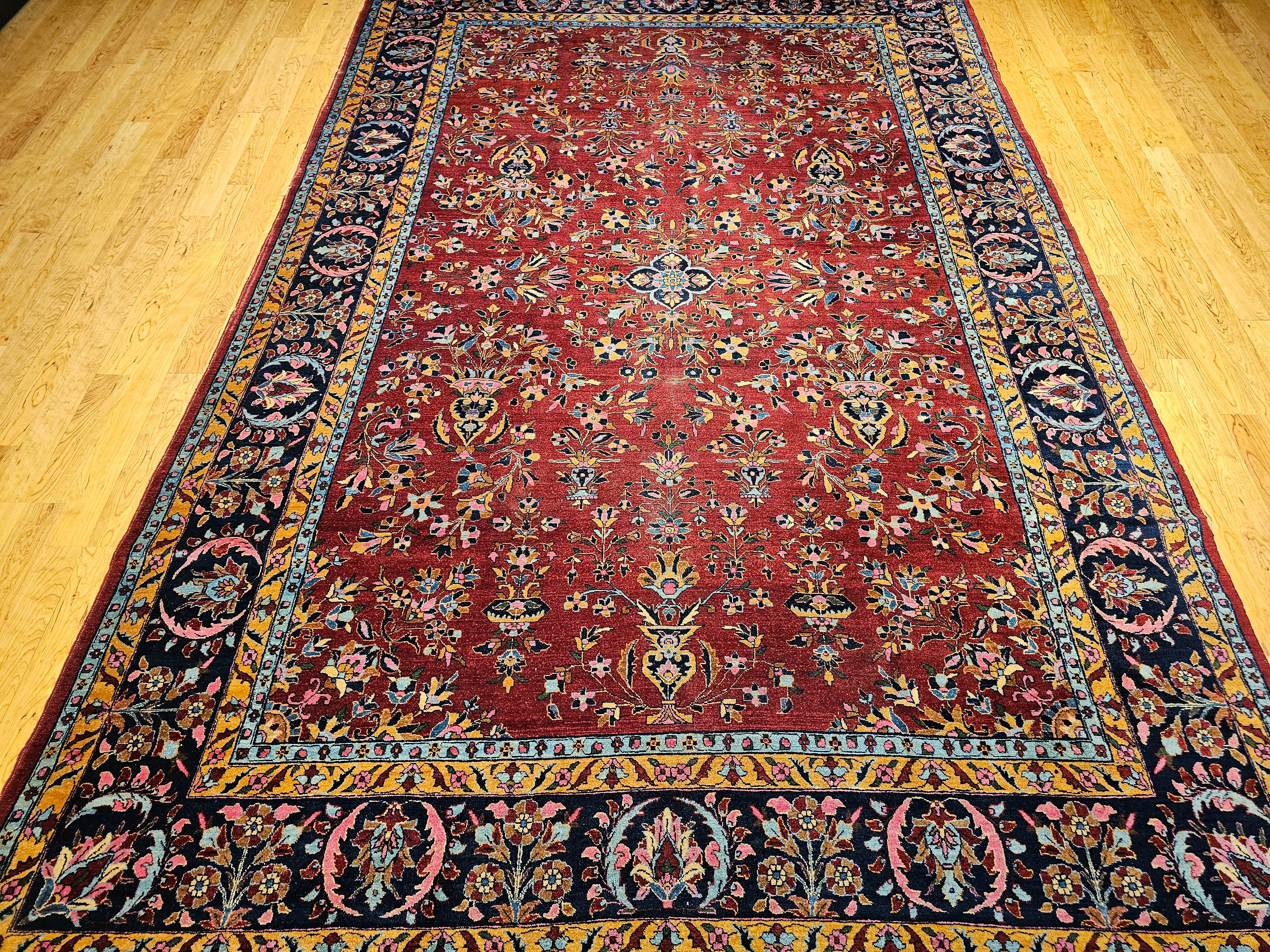 Persischer Sarouk-Teppich aus der Mitte des 20. Jahrhunderts mit floralem Allover-Muster in Rot, Marineblau und Rosa (Handgewebt) im Angebot