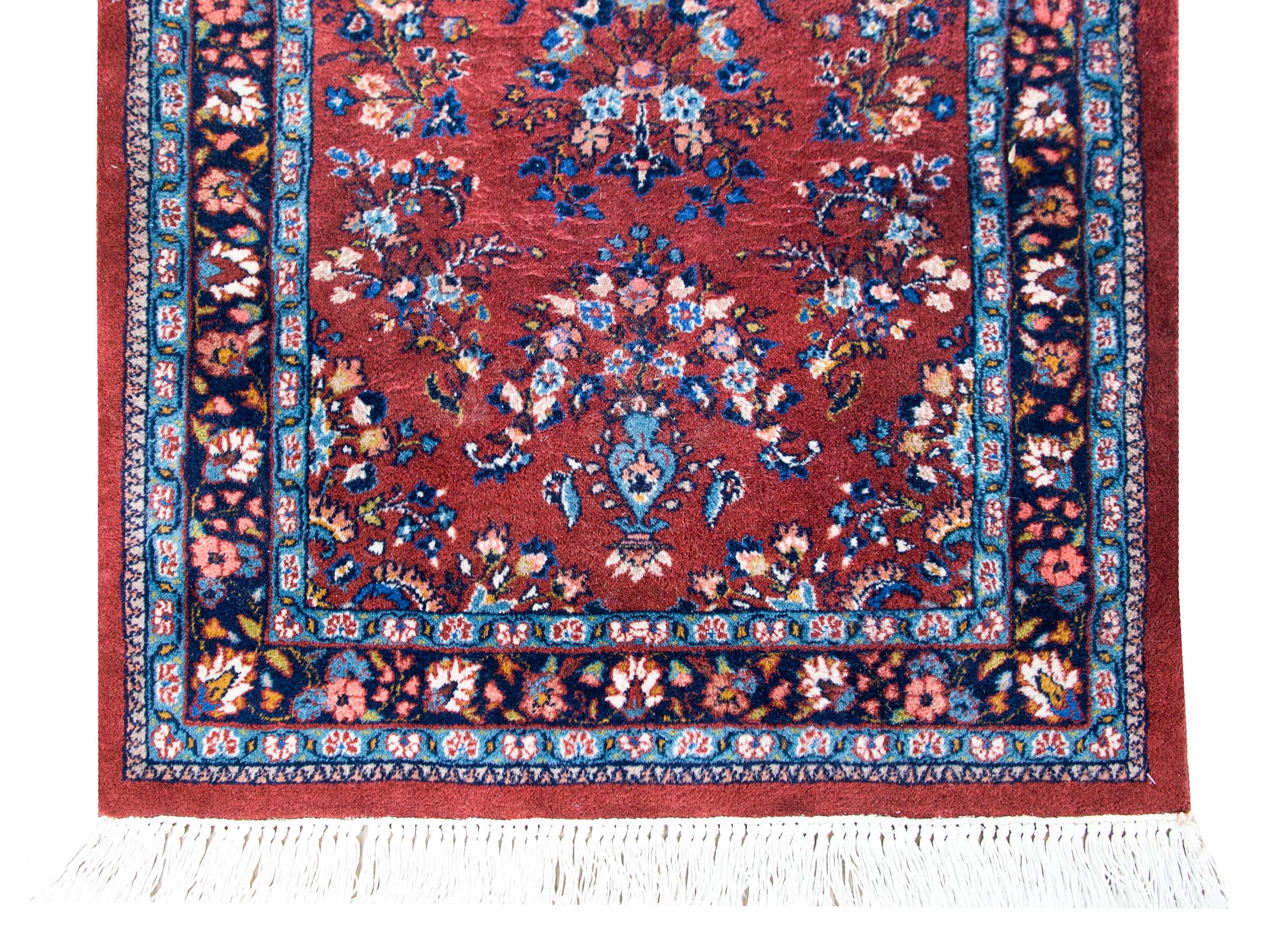Persischer Sarouk-Läufer aus der Mitte des 20. (Mitte des 20. Jahrhunderts) im Angebot