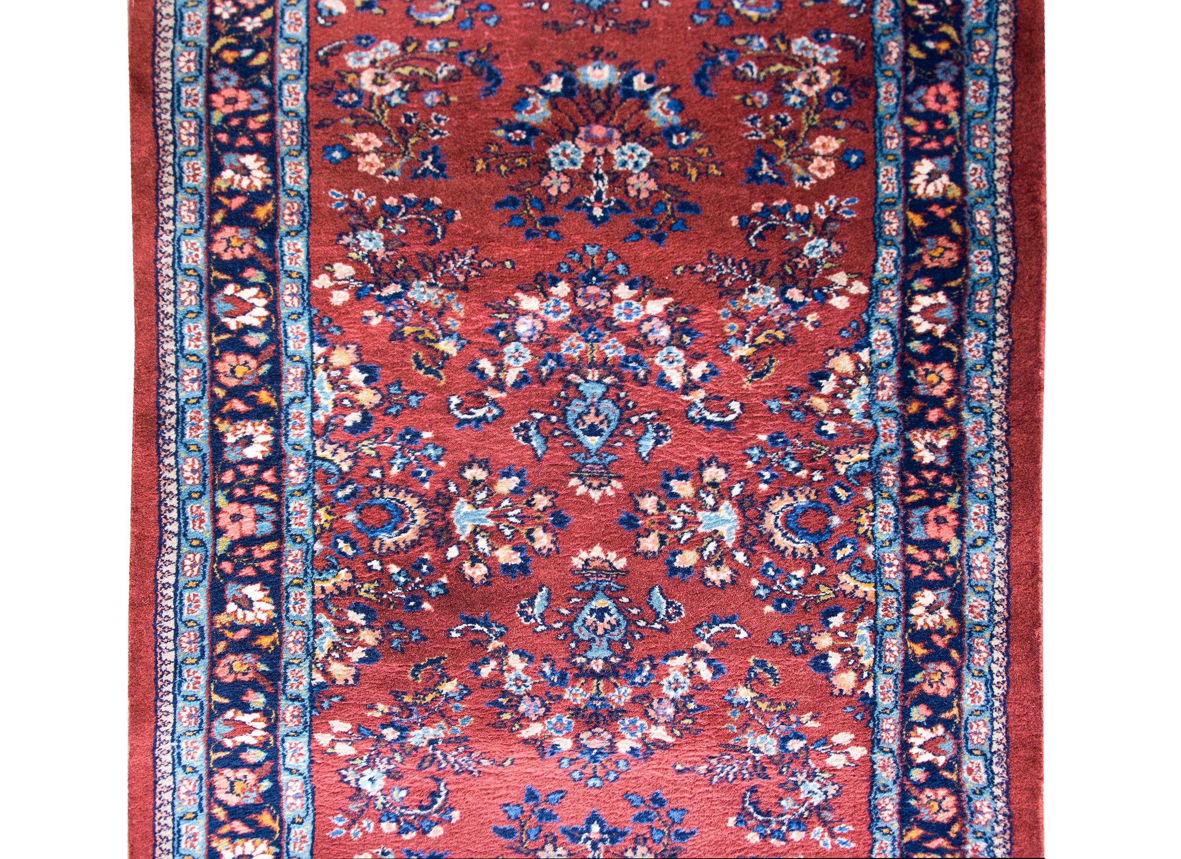 Persischer Sarouk-Läufer aus der Mitte des 20. im Angebot 1