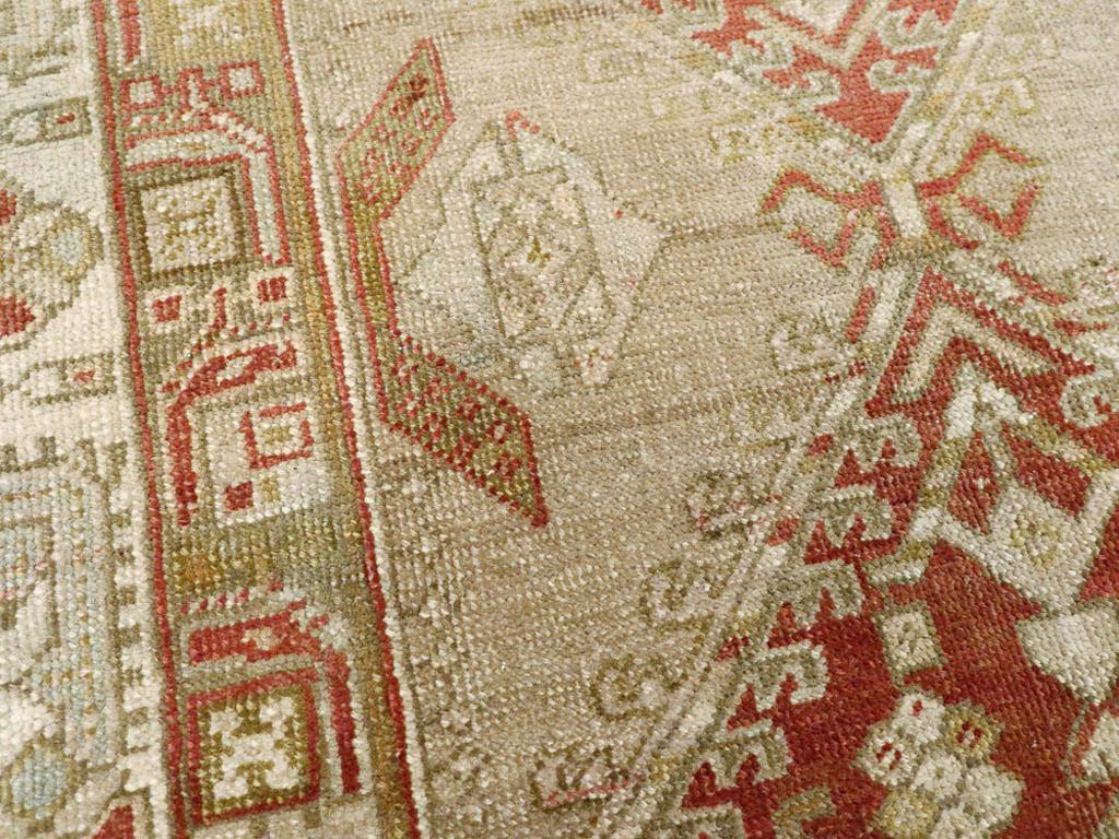 Tribale Tappeto da lancio persiano Serab della metà del XX secolo in vendita