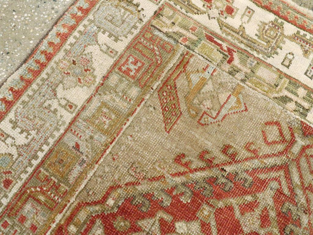Persiano Tappeto da lancio persiano Serab della metà del XX secolo in vendita