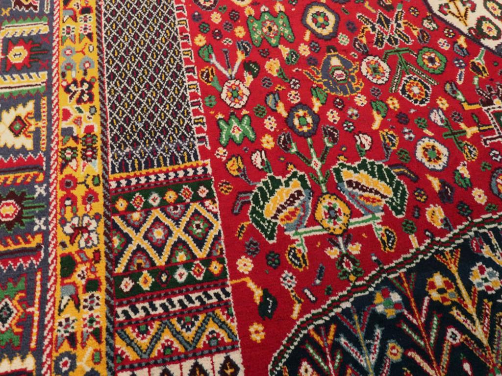 Mid-20th Century Persian Shiraz Accent Rug Tribal en venta