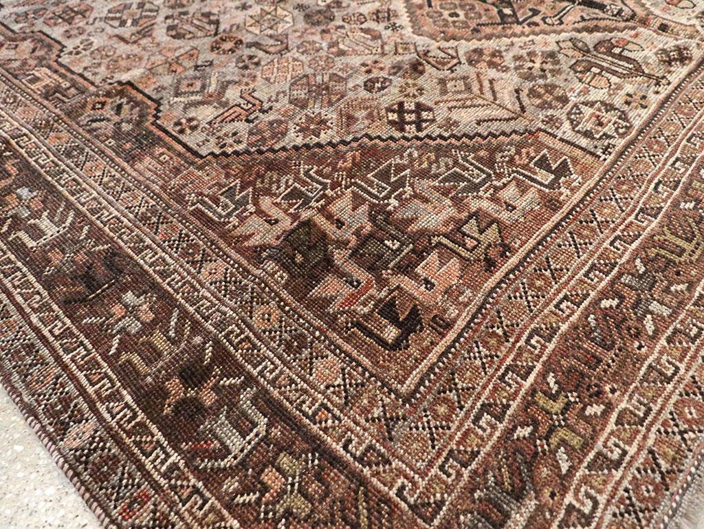 Mid-20th Century Persian Shiraz Accent Rug en Excelente estado para la venta en New York, NY