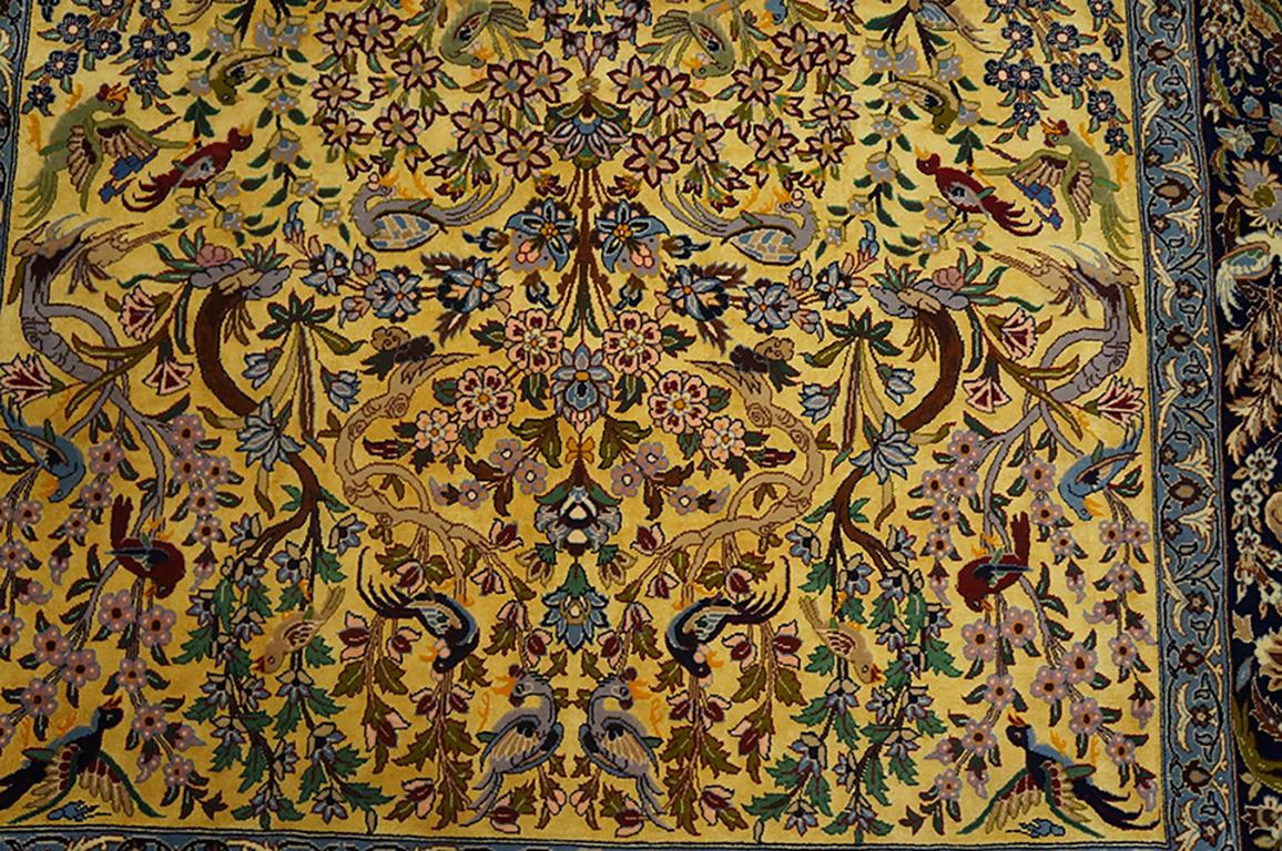 Annodato a mano Tappeto Isfahan in seta e lana persiano della metà del XX secolo in vendita