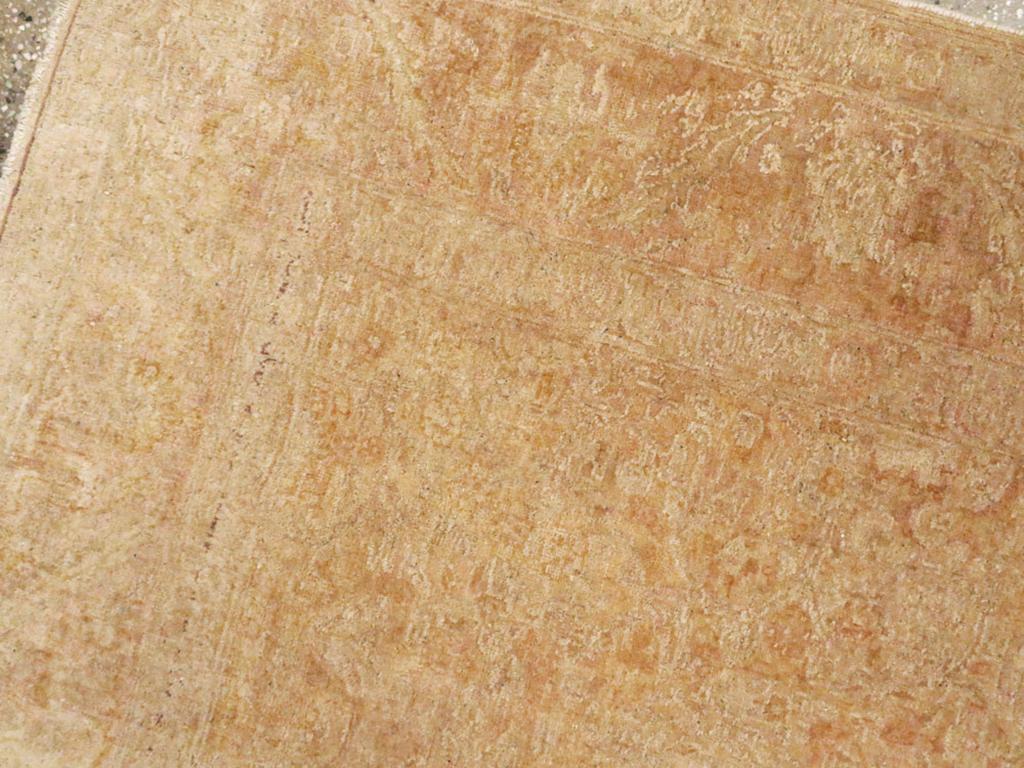 Perse Tapis d'appoint persan Tabriz du milieu du 20e siècle en vente