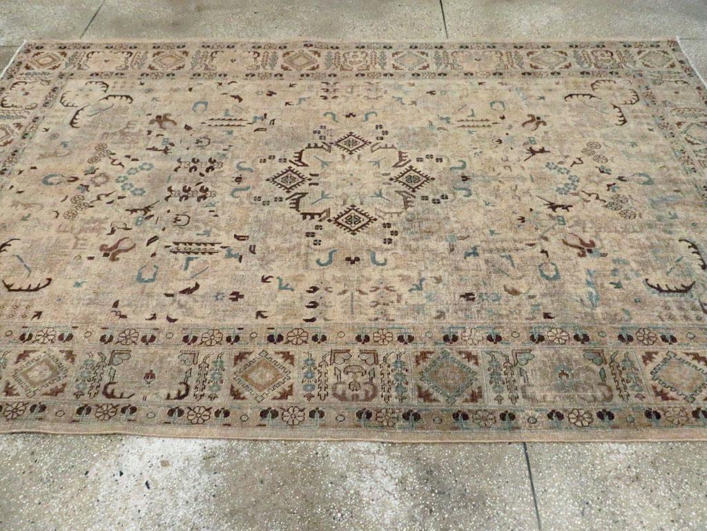 Mid-20th Century Persian Tabriz Accent Rug (Handgeknüpft) im Angebot