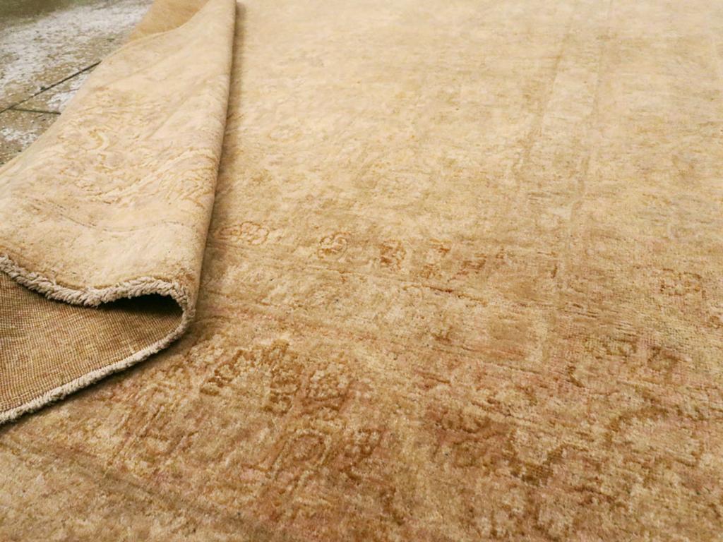 Tapis d'appoint persan Tabriz du milieu du 20e siècle Excellent état - En vente à New York, NY