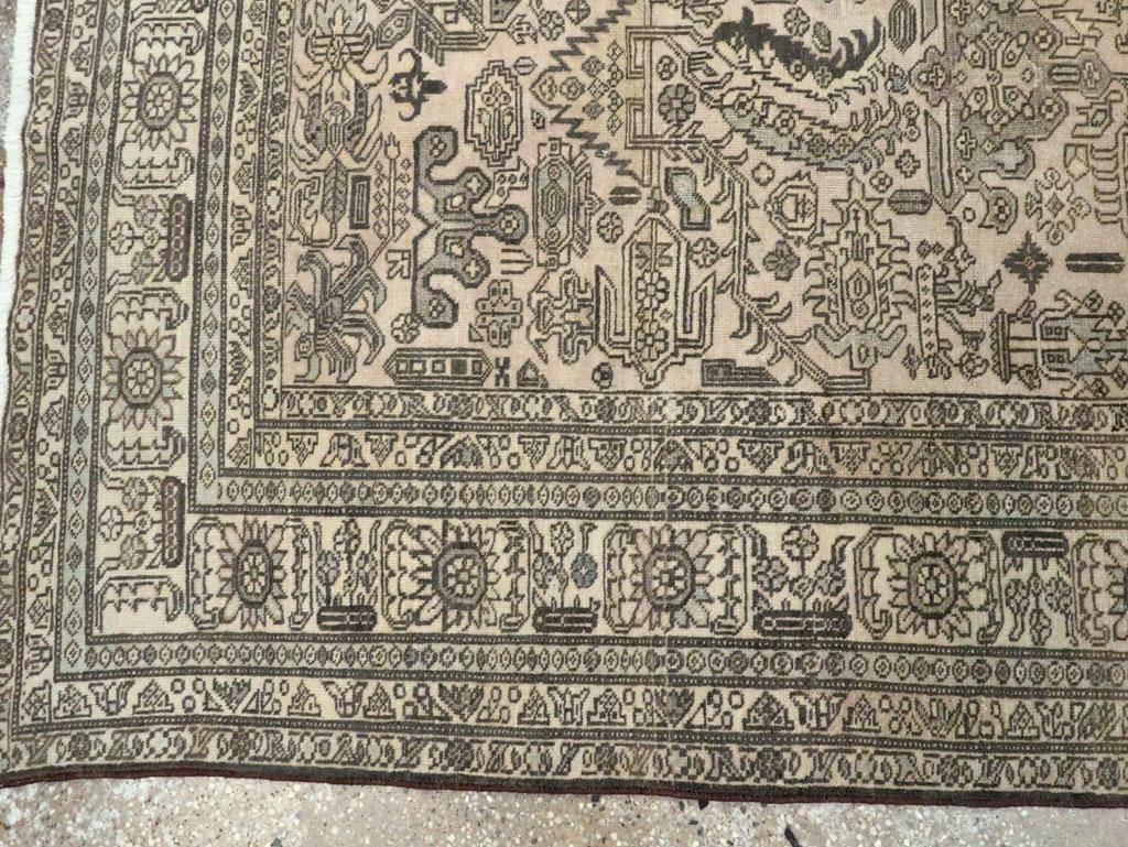 Mid-20th Century Persian Tabriz Accent Rug im Zustand „Hervorragend“ im Angebot in New York, NY