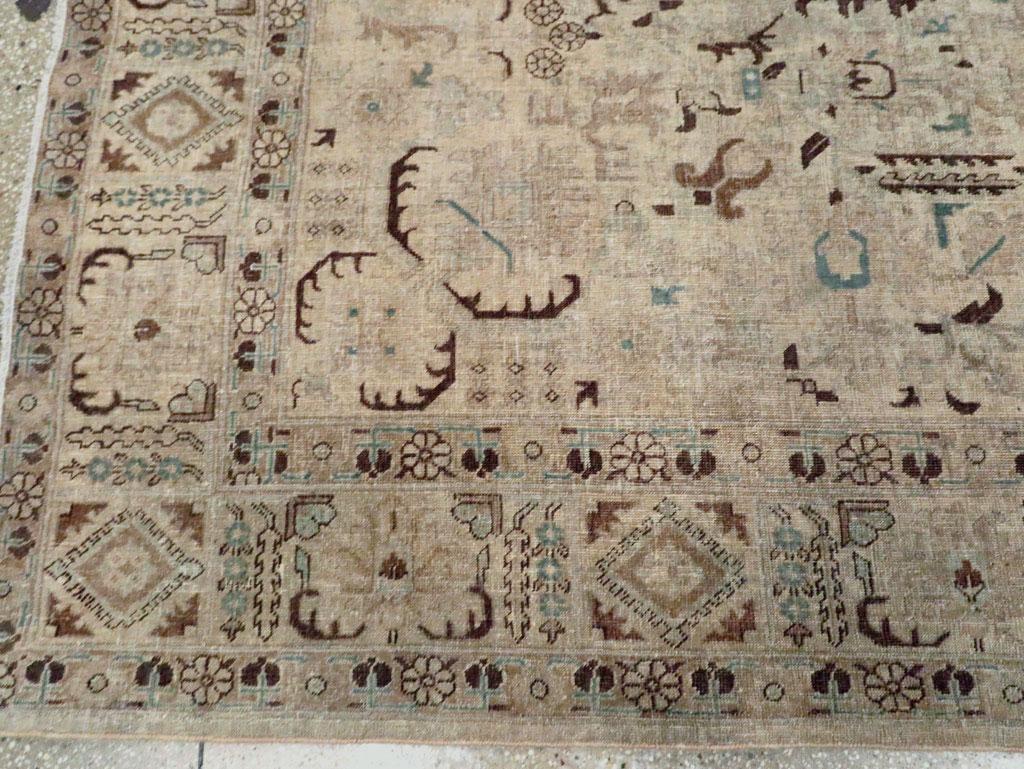 Mid-20th Century Persian Tabriz Accent Rug im Zustand „Hervorragend“ im Angebot in New York, NY