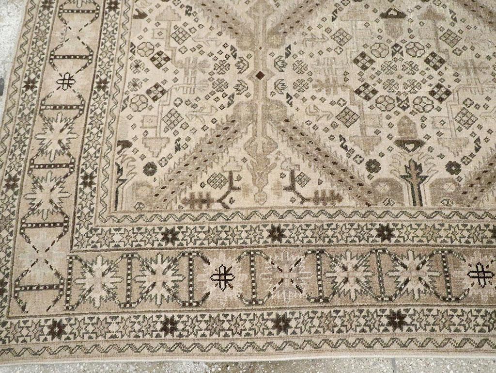 Mid-20th Century Persian Tabriz Accent Rug im Zustand „Hervorragend“ im Angebot in New York, NY
