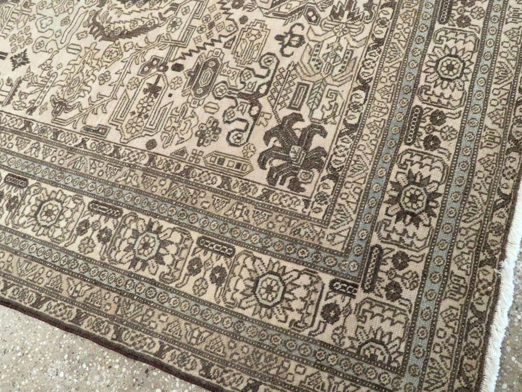 Mid-20th Century Persian Tabriz Accent Rug (20. Jahrhundert) im Angebot