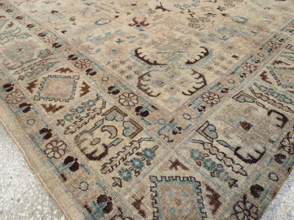 Mid-20th Century Persian Tabriz Accent Rug (20. Jahrhundert) im Angebot
