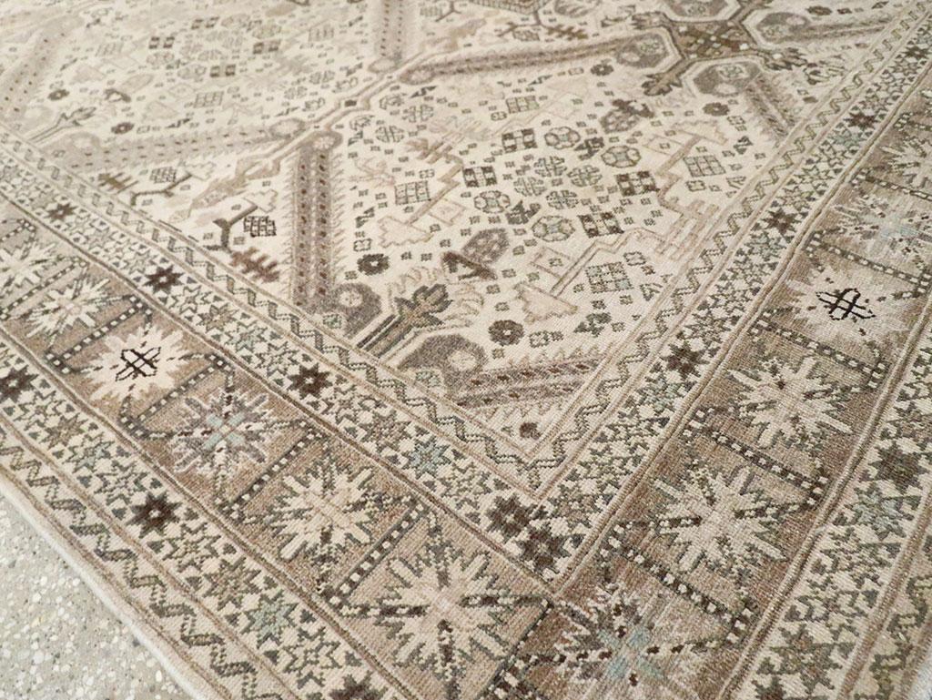 Mid-20th Century Persian Tabriz Accent Rug (20. Jahrhundert) im Angebot
