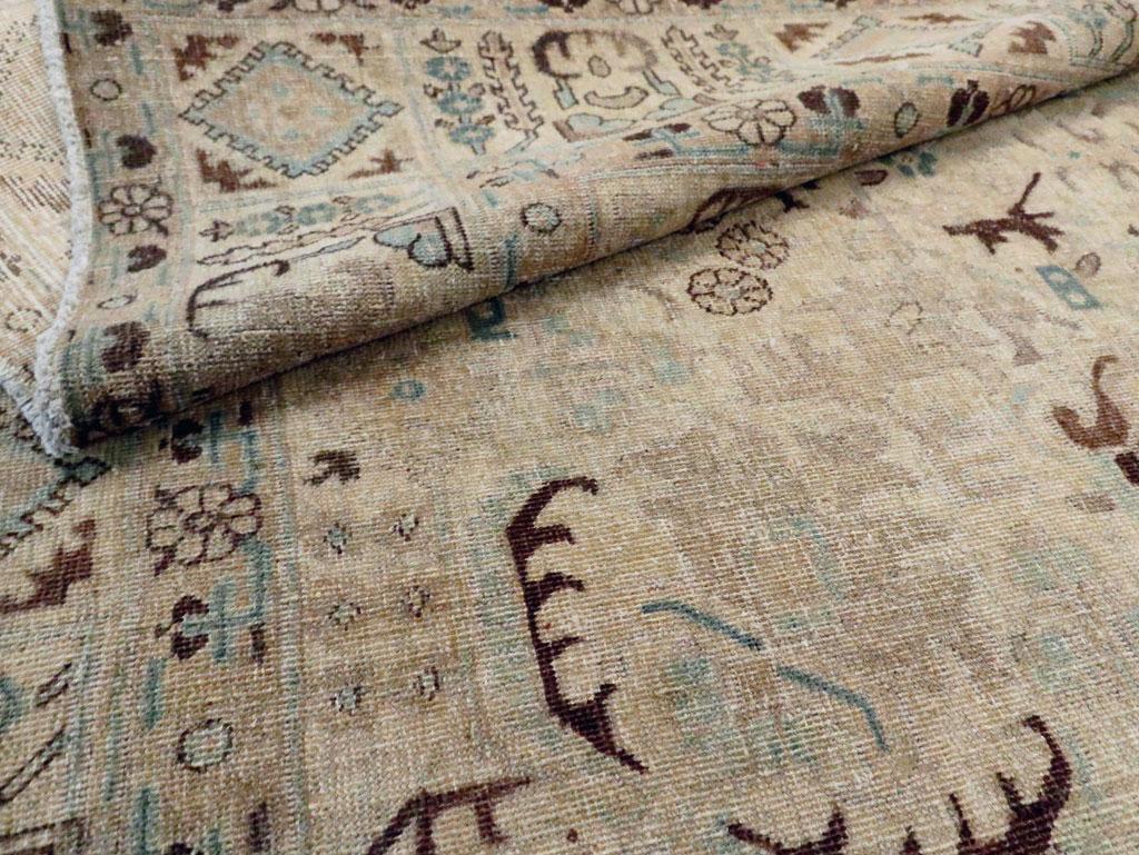 Mid-20th Century Persian Tabriz Accent Rug (Wolle) im Angebot