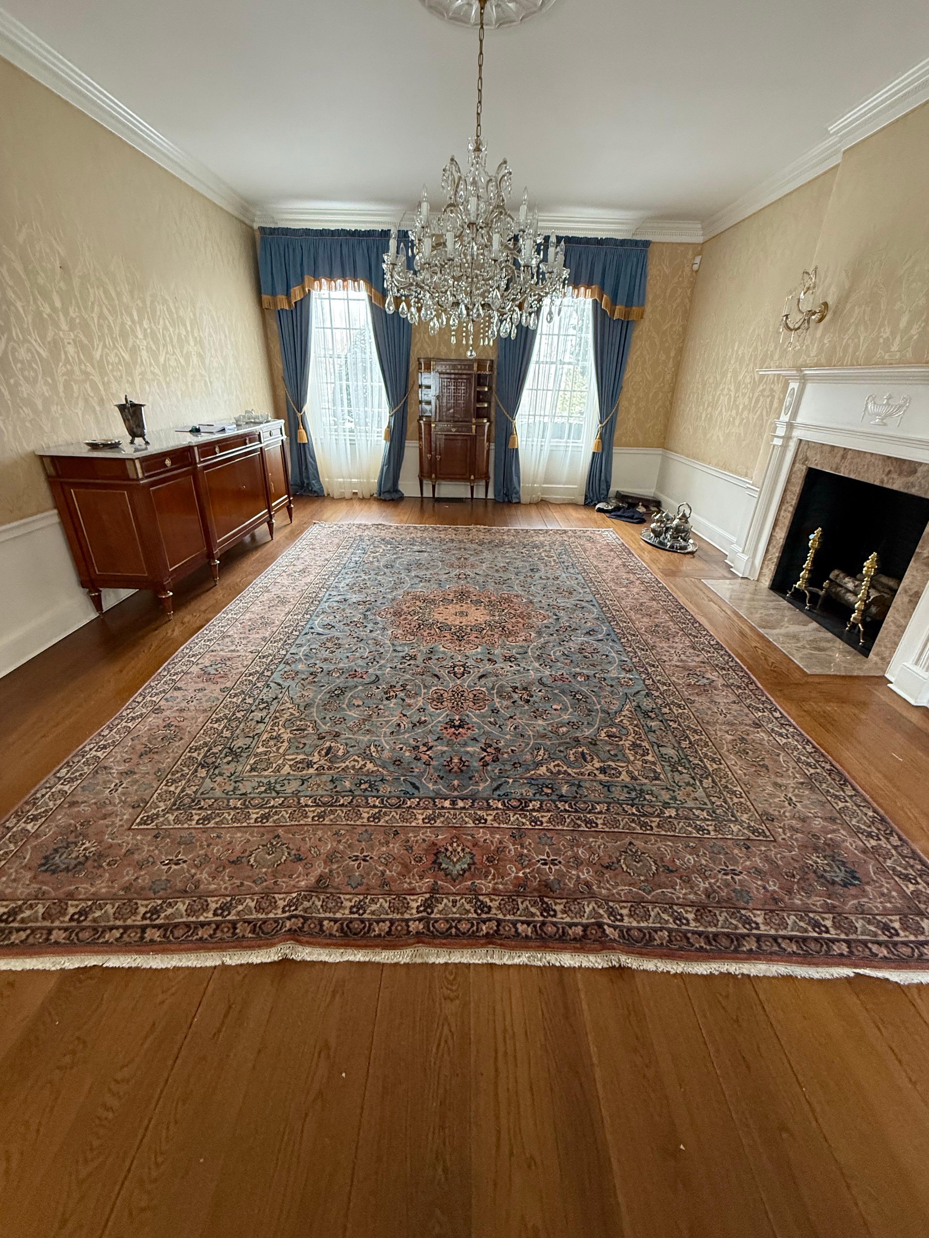 Tapis persan Tabriz du milieu du 20e siècle, noué à la main, taille de pièce 14 x 10,3 en vente 1