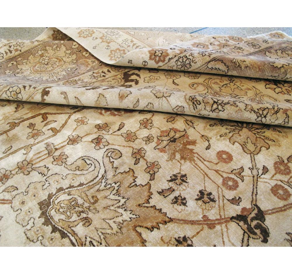 Persischer Täbris-Teppich in Zimmergröße in Beige und Mauve aus der Mitte des 20. Jahrhunderts im Angebot 4