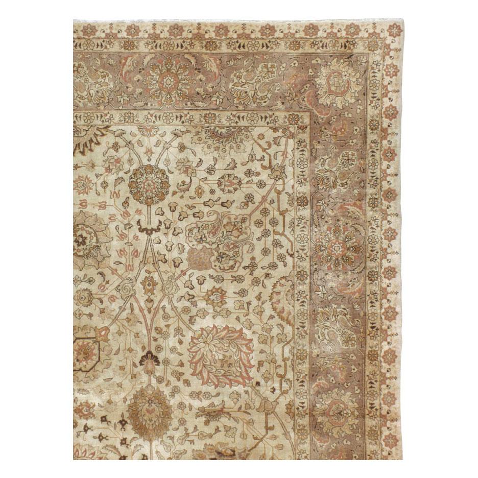 Persischer Täbris-Teppich in Zimmergröße in Beige und Mauve aus der Mitte des 20. Jahrhunderts (Handgeknüpft) im Angebot