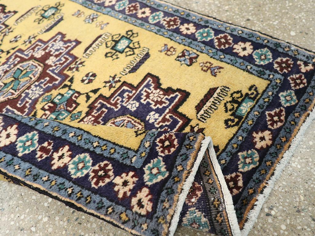 Alfombra persa Tabriz de mediados del siglo XX en venta 1