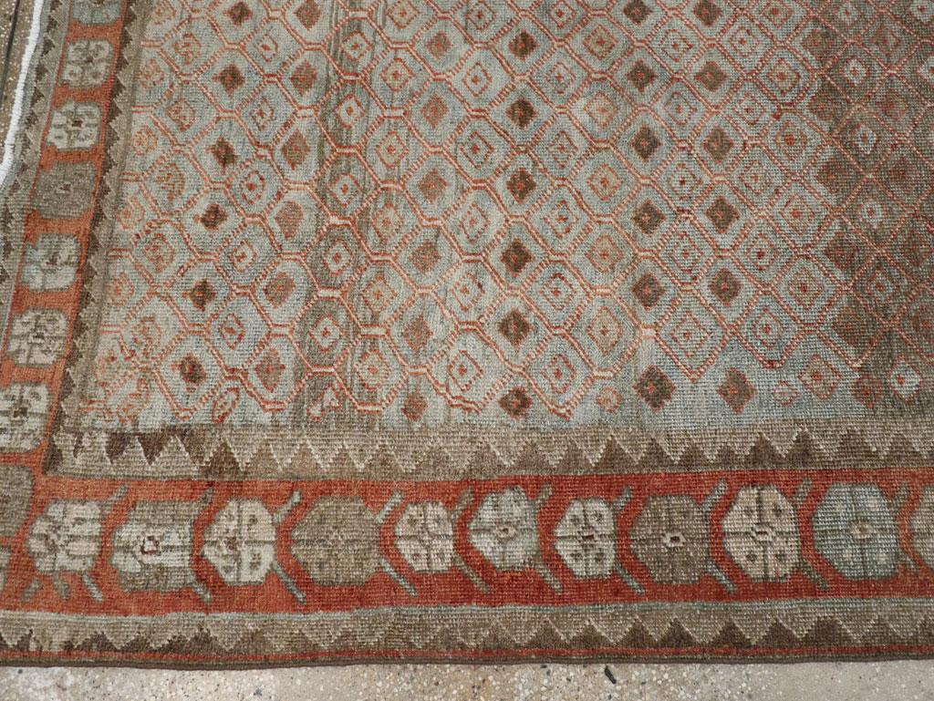 Mid-20th Century Persian Veece Accent Carpet (Handgeknüpft) im Angebot