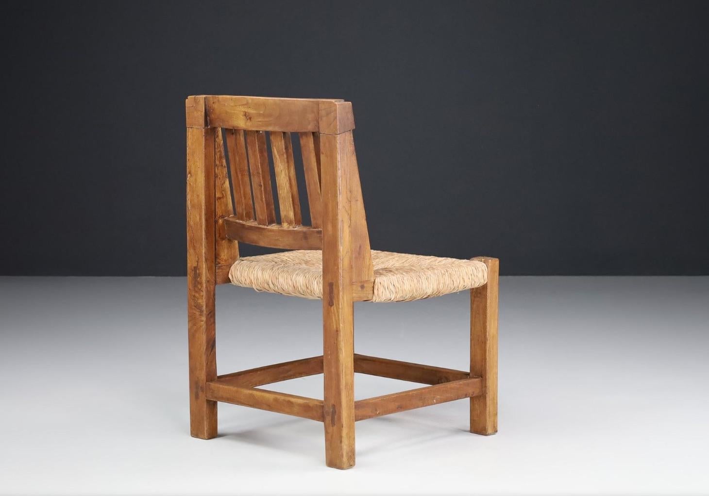 Chaises en bois de pin et jonc du milieu du XXe siècle, France, années 1950 en vente 4
