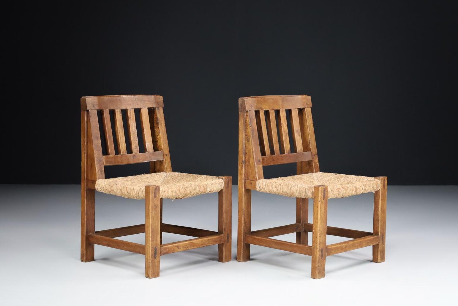 Chaises en bois de pin et jonc du milieu du XXe siècle, France, années 1950 Bon état - En vente à Brooklyn, NY