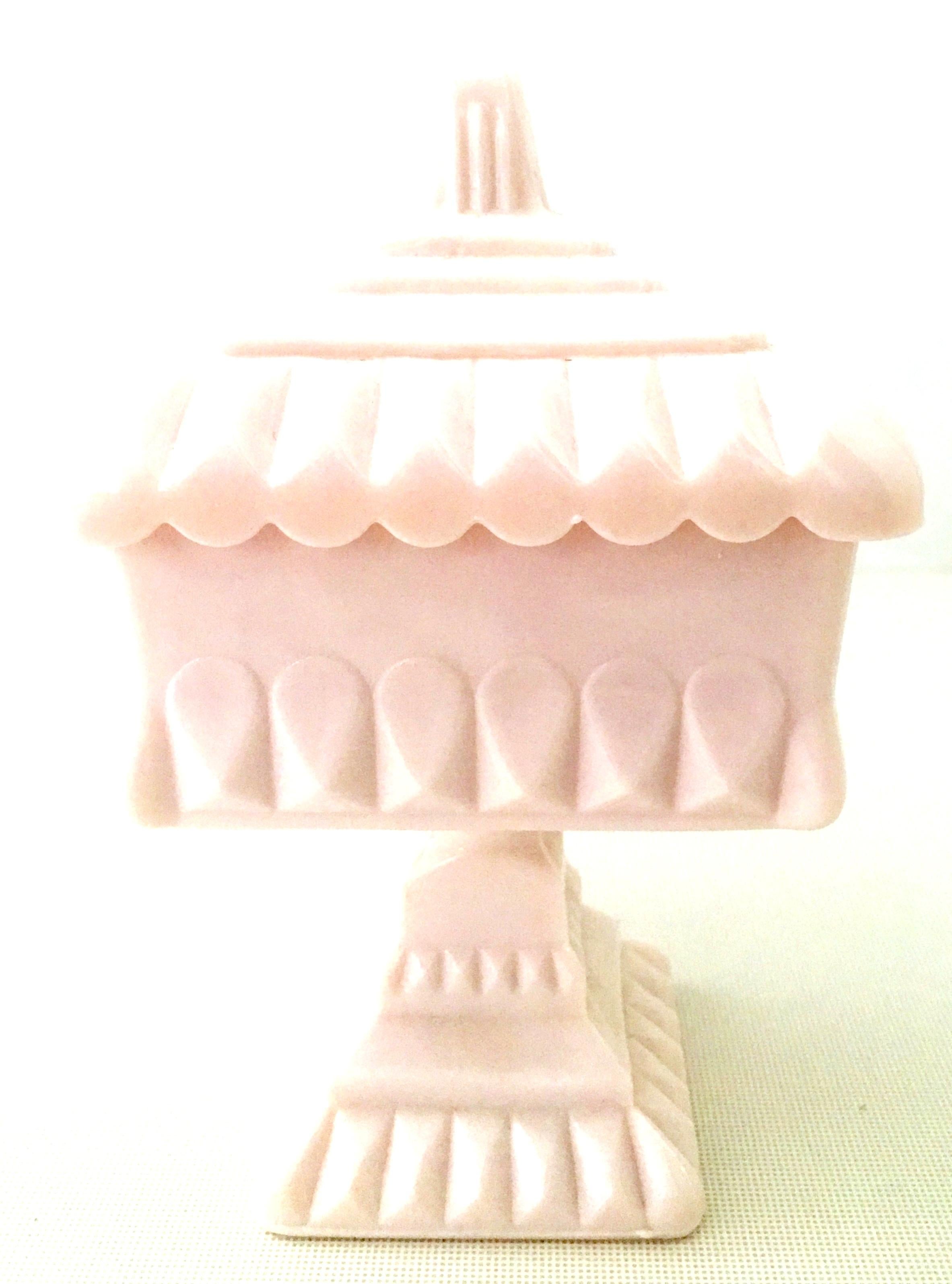Mid-20th Century Pink Milk Glass Footed Bowls, Set of Three Pieces In Good Condition For Sale In West Palm Beach, FL