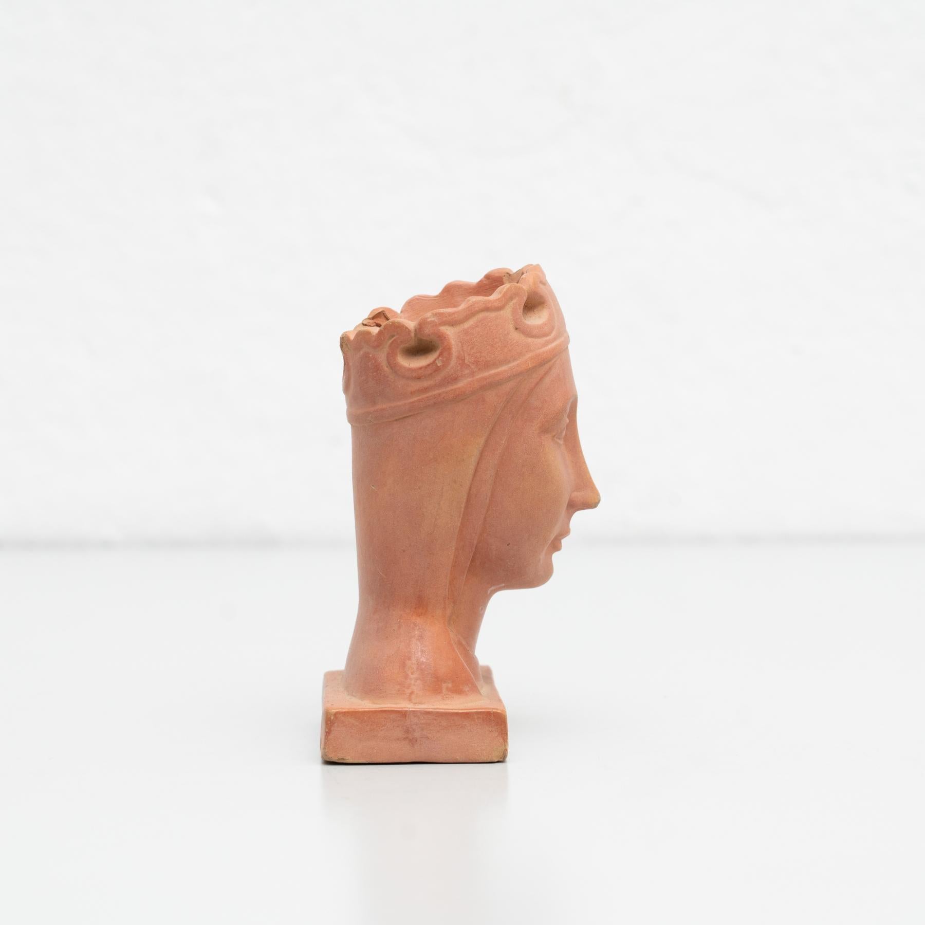 Estatua de la Virgen de Montserrat de escayola de mediados del siglo XX en venta 4