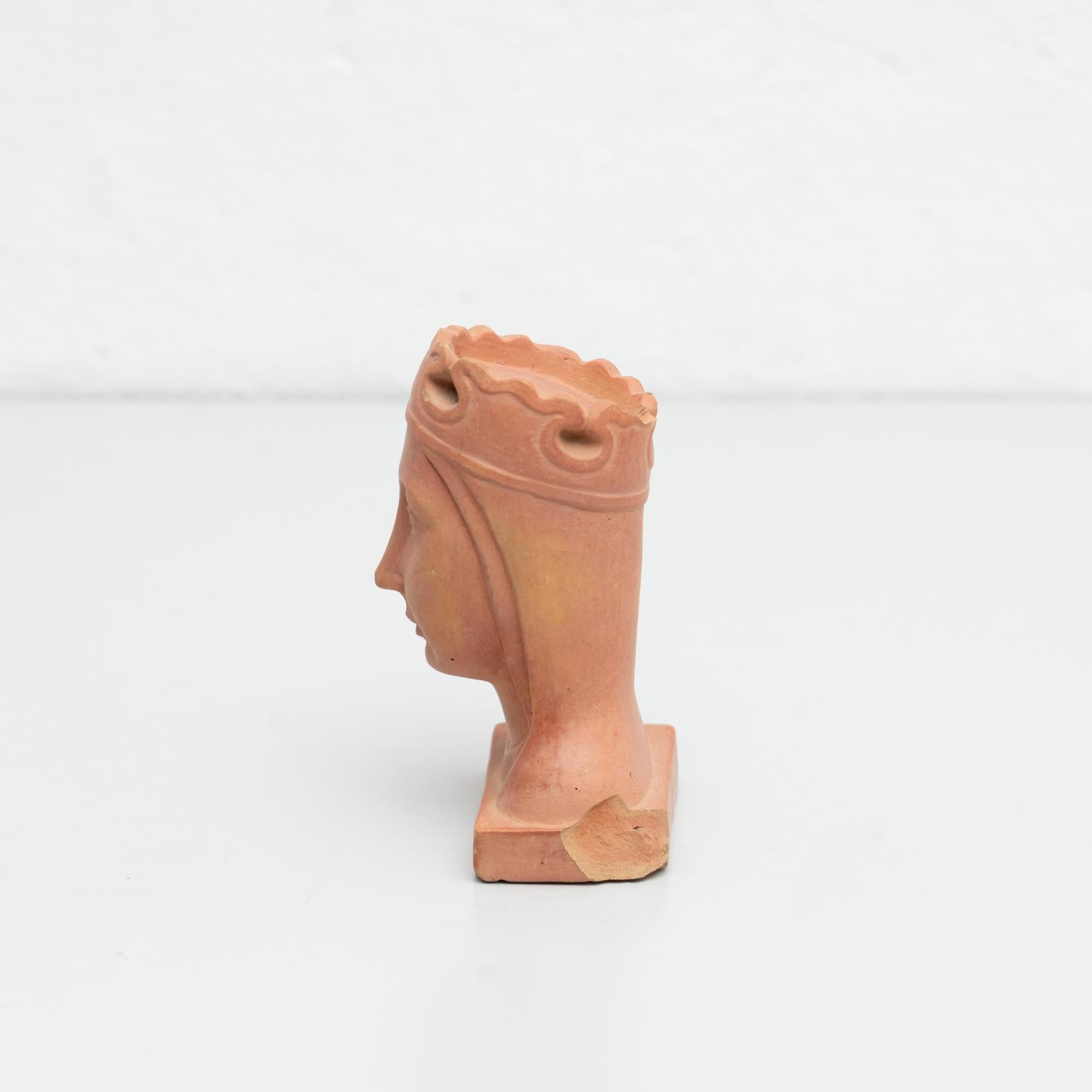 Estatua de la Virgen de Montserrat de escayola de mediados del siglo XX en venta 1