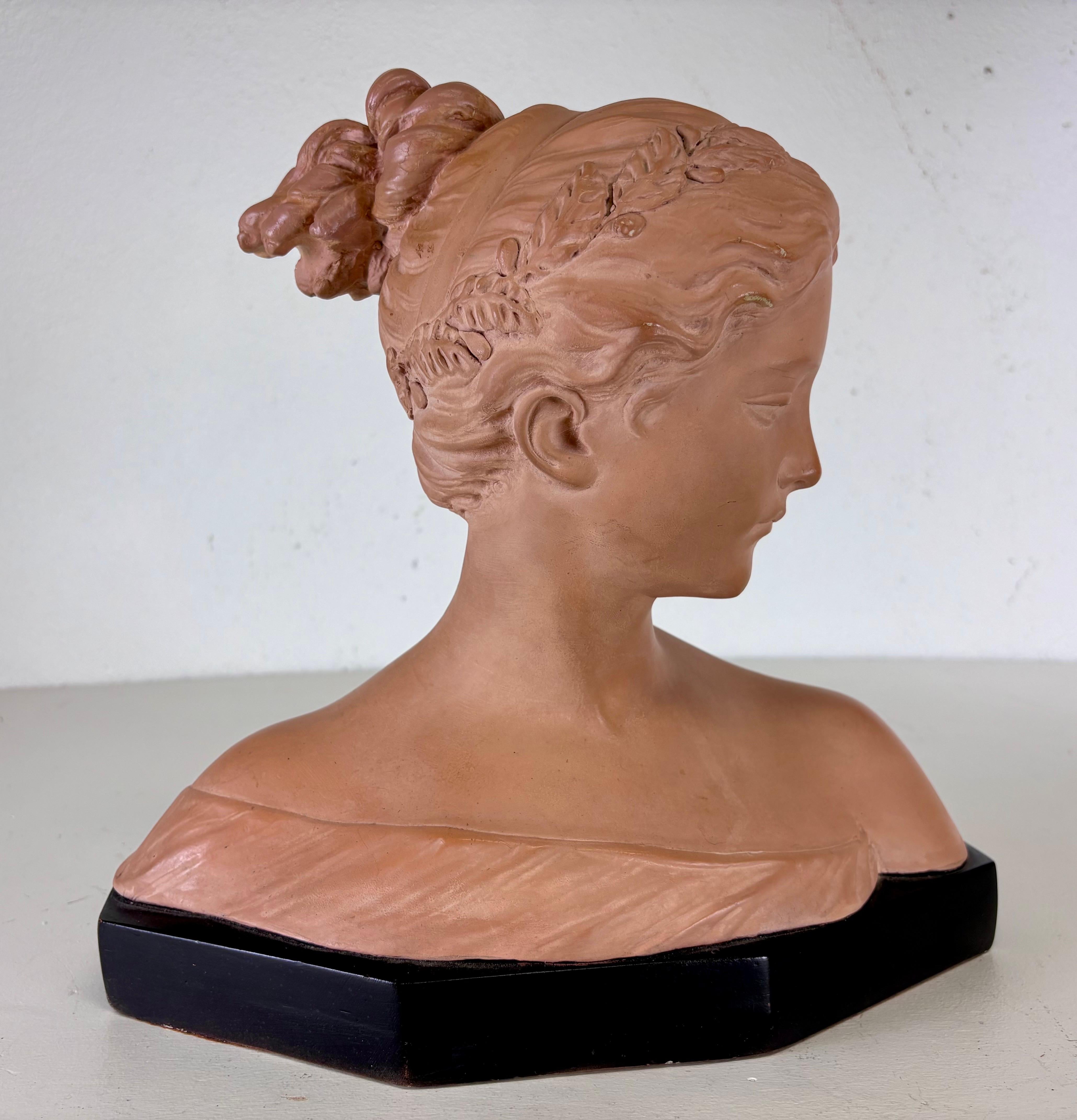 Scultura in gesso di una donna classica della metà del XX secolo in vendita 6